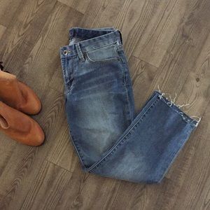 Size 27 Levi’s crop distressed hem jeans